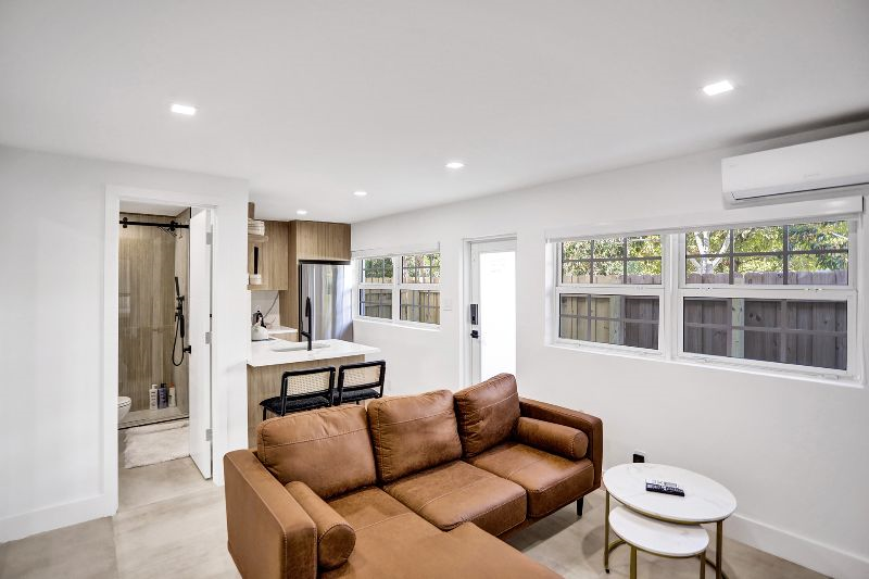 Modern & Luxury One Bedroom in Hollywood Lakes