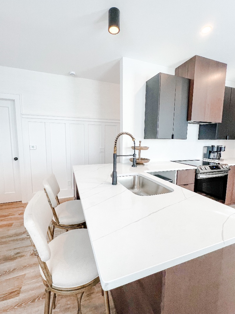 Modern luxury w/ the most comfortable beds in town... - Photo 2