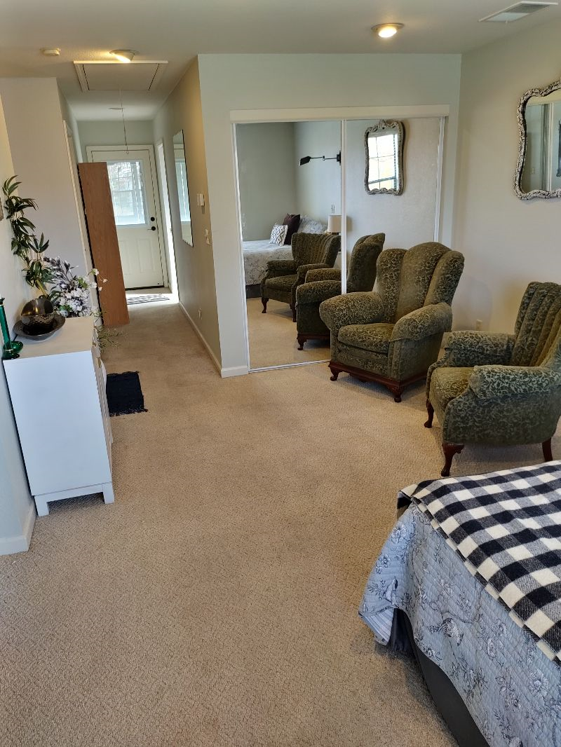 Lg Private 1st Flr Room w/ Private Access, Bathroom, and Garage space - Photo 6