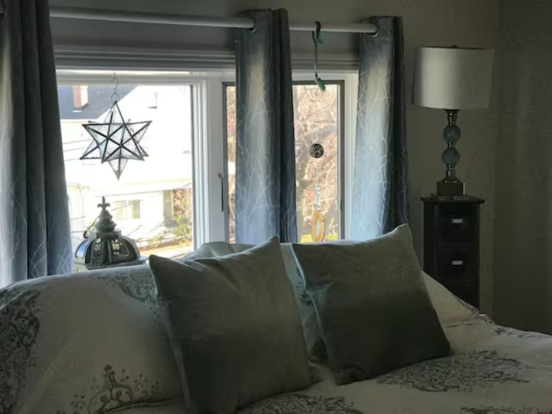 Beautiful Aqua Blue Apt. 3 Bedrooms 2 bathrooms. Parking on Premises/BackYard - Photo 9