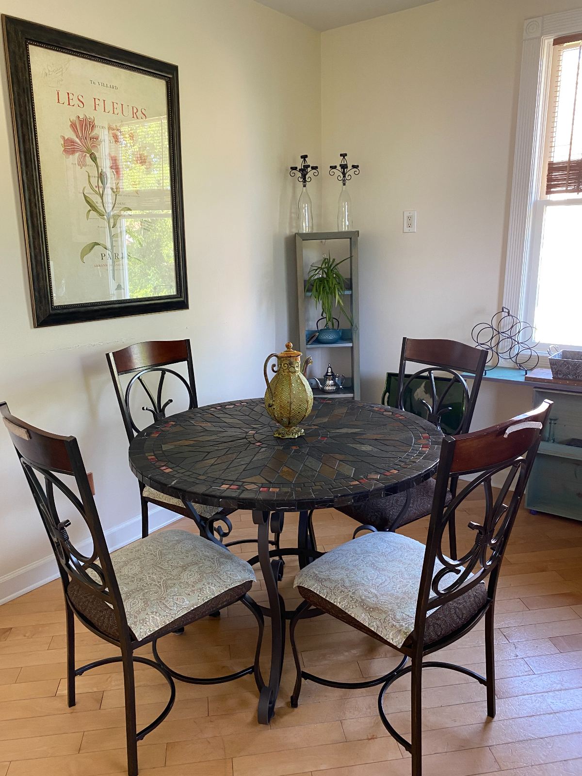 Beautiful Aqua Blue Apt. 3 Bedrooms 2 bathrooms. Parking on Premises/BackYard - Photo 6