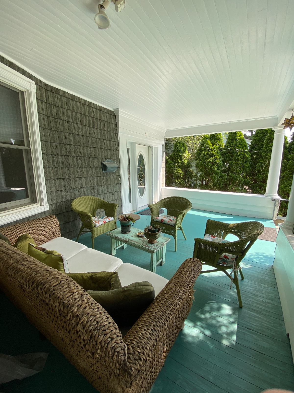 Beautiful Aqua Blue Apt. 3 Bedrooms 2 bathrooms. Parking on Premises/BackYard - Photo 1
