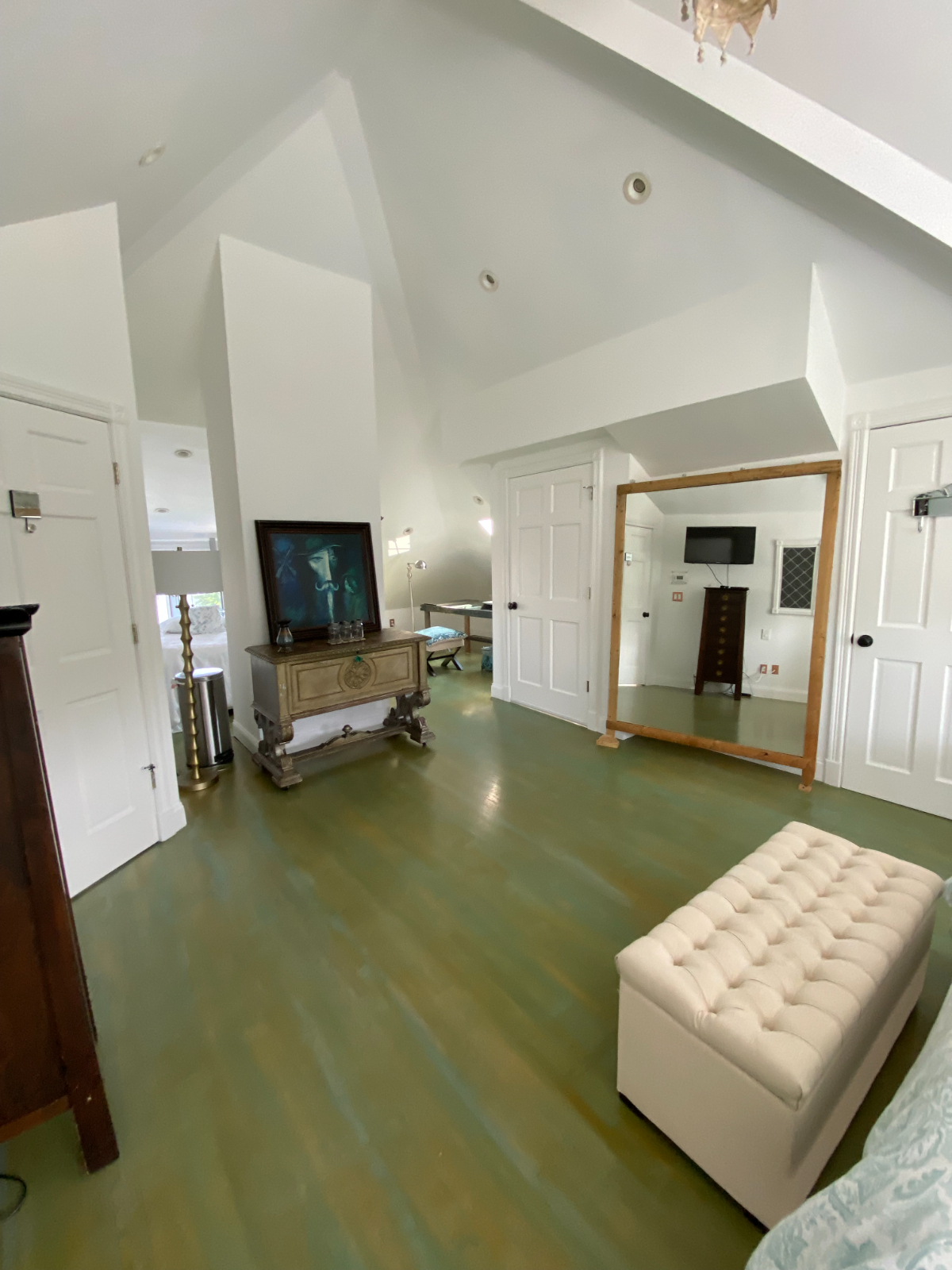 Beautiful Aqua Blue Apt. 3 Bedrooms 2 bathrooms. Parking on Premises/BackYard - Photo 11