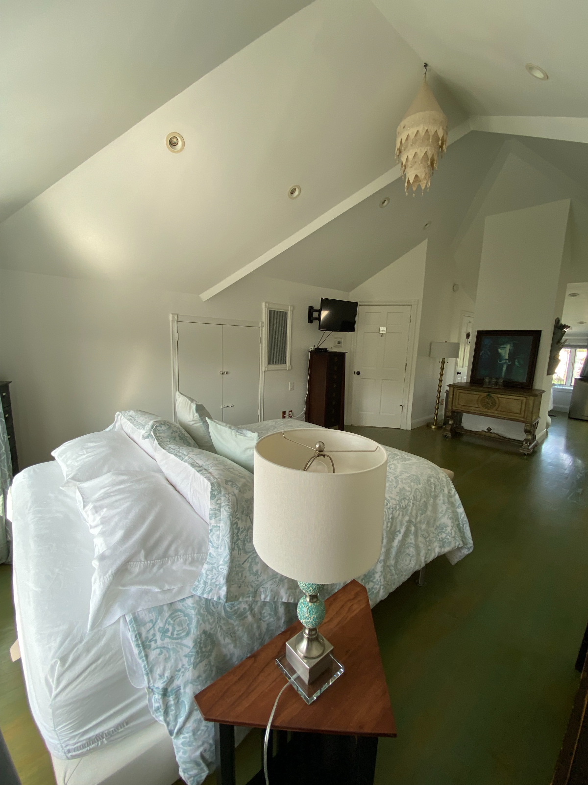 Beautiful Aqua Blue Apt. 3 Bedrooms 2 bathrooms. Parking on Premises/BackYard - Photo 7