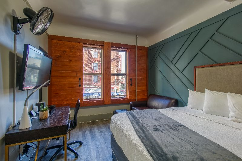 Comfy Cozy Room with Modern Finishes and Amenities - Downtown - Photo 2