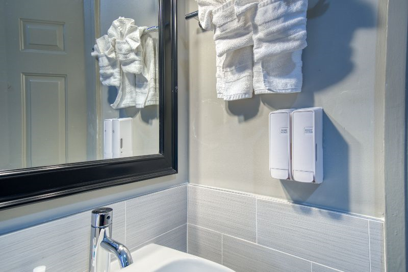 Comfy Cozy Room with Modern Finishes and Amenities - Downtown - Photo 4