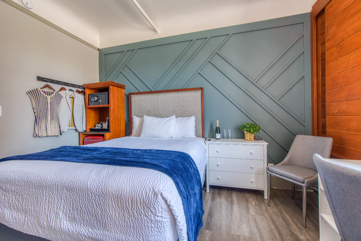 Comfy Cozy Room with Modern Finishes and Amenities - Downtown - Photo 2