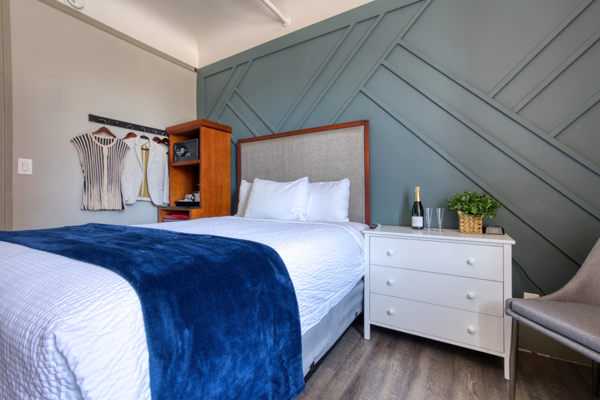 Comfy Cozy Room with Modern Finishes and Amenities - Downtown - Photo 3