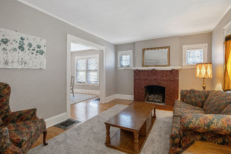 Cozy and Convenient - Centrally Located 2-Bedroom Apartment in Syracuse - Photo 2