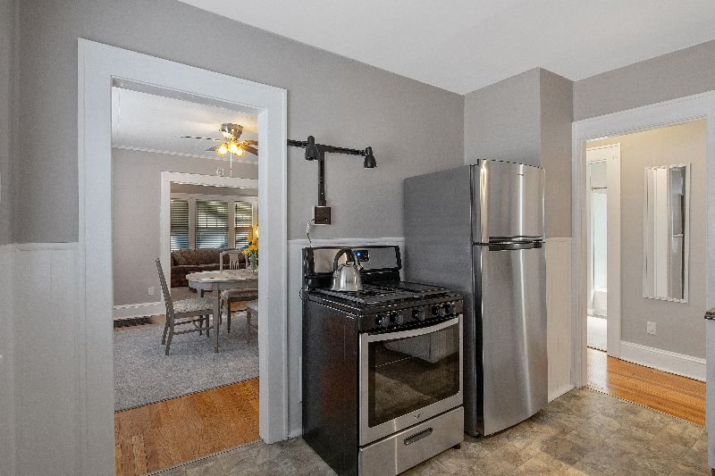 Cozy and Convenient - Centrally Located 2-Bedroom Apartment in Syracuse - Photo 3