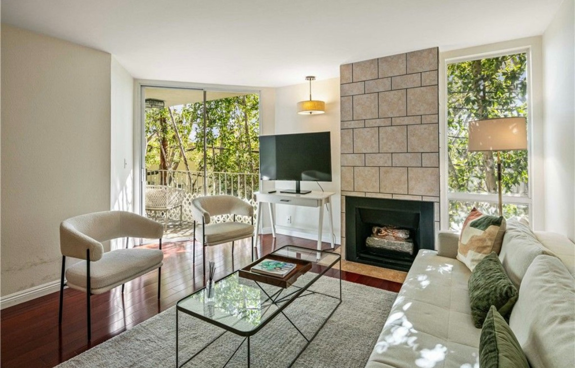 Beautiful Furnished WeHo 1BR | Private Balcony + Parking | Pool/Gym | Utilities Included | Close to Sunset - Photo 4
