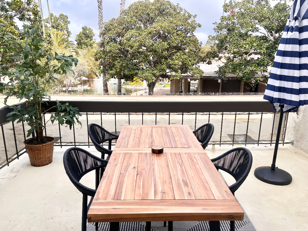 Beautiful Resort Style Condo In Unit W/D and Parking - Photo 1