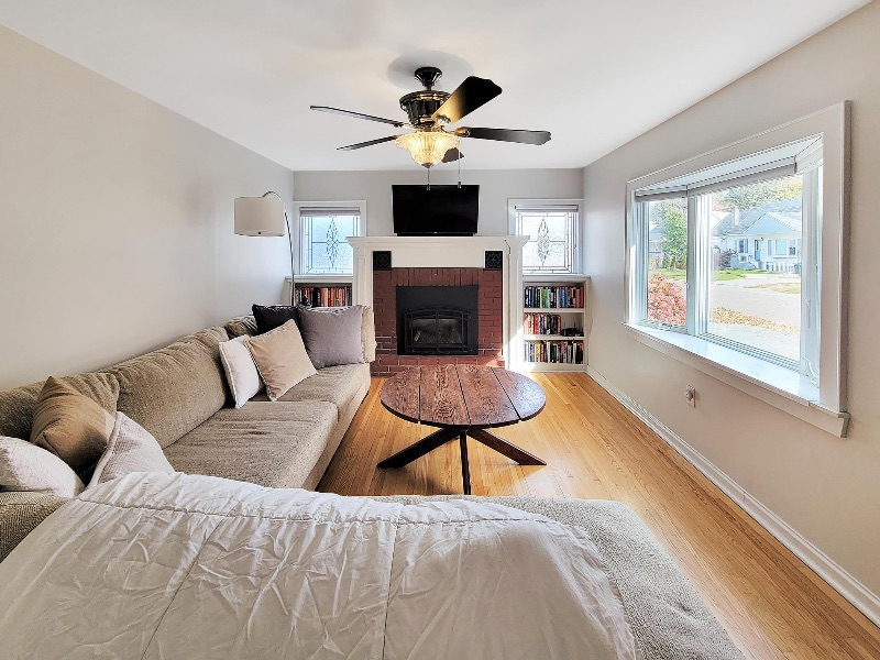Home in Burlington with Hot Tub - Photo 3
