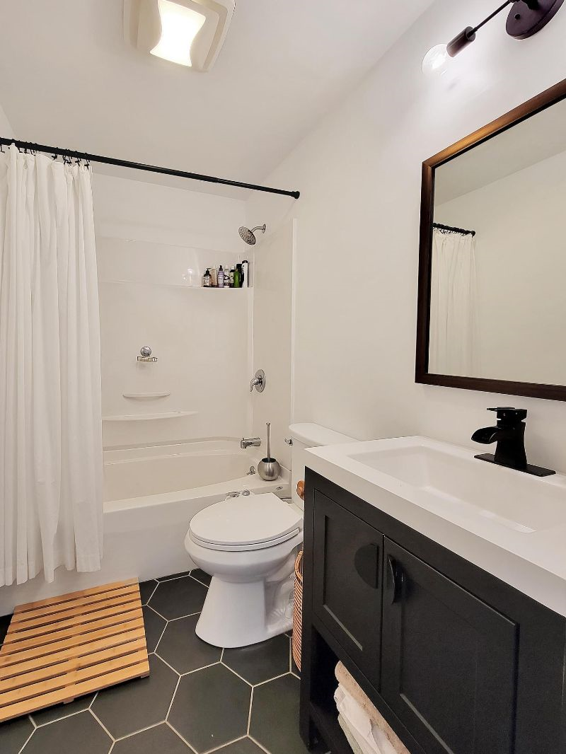 Home in Burlington with Hot Tub - Photo 8