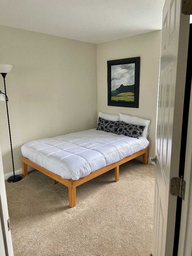 Coastal Room for rent in beautiful home and area - Photo 4