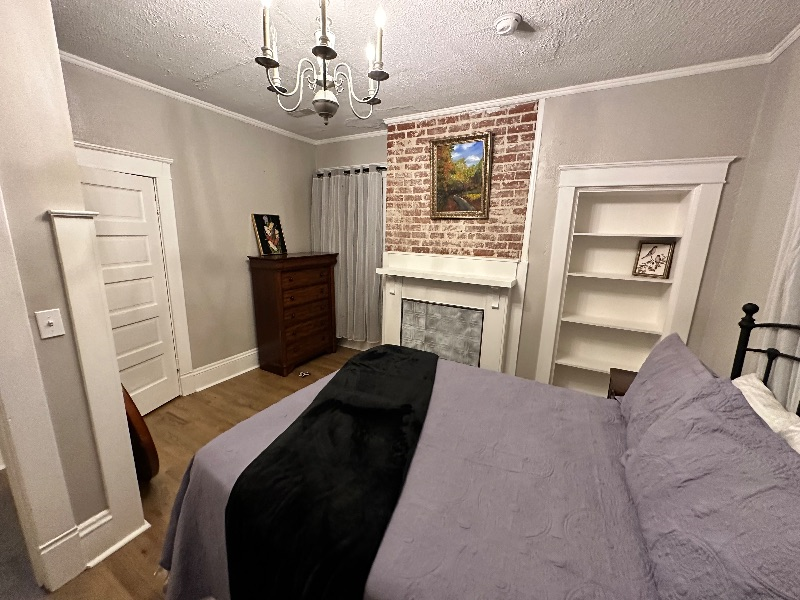 1576 Lee St E Apt A - 2 bed 1 bath second fl apartment East End Historic District OS parking WD all  - Photo 7