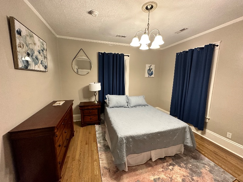 1576 Lee St E Apt A - 2 bed 1 bath second fl apartment East End Historic District OS parking WD all  - Photo 8