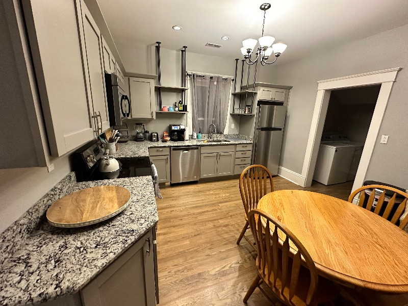 1576 Lee St E Apt A - 2 bed 1 bath second fl apartment East End Historic District OS parking WD all - Photo 2