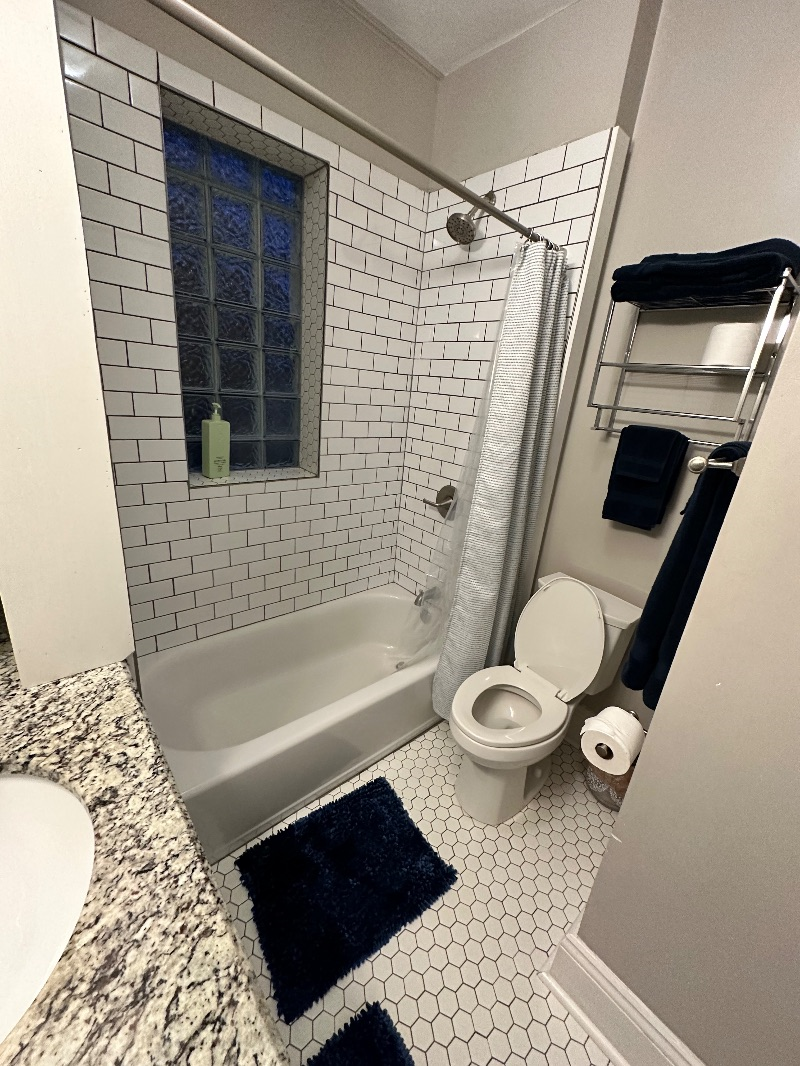1576 Lee St E Apt A - 2 bed 1 bath second fl apartment East End Historic District OS parking WD all  - Photo 11