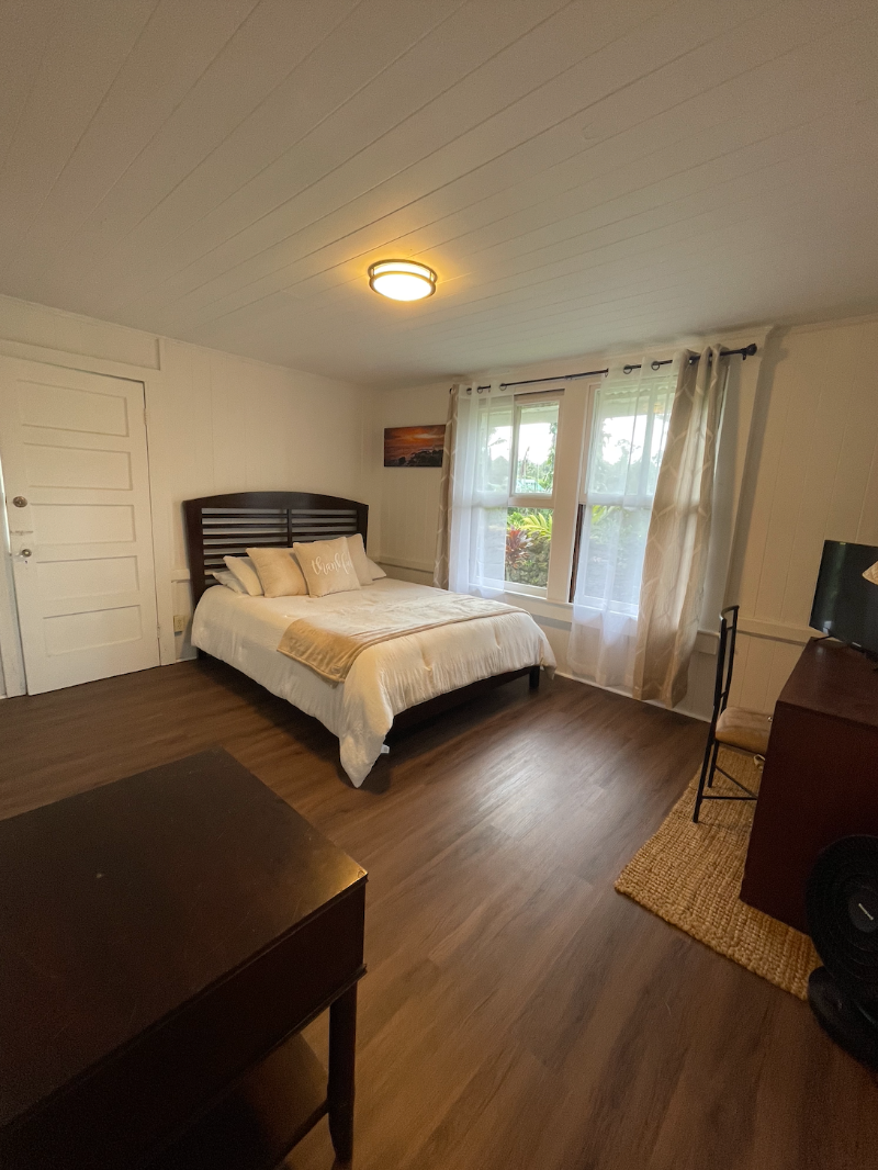 1.5 Bed 1 Bath Private Neighborhood near Town
