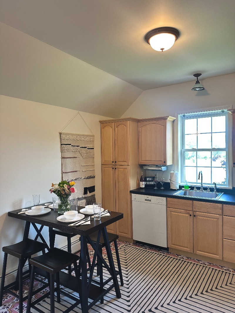 Apt Close to Saratoga Hospital  and Downtown - Photo 8