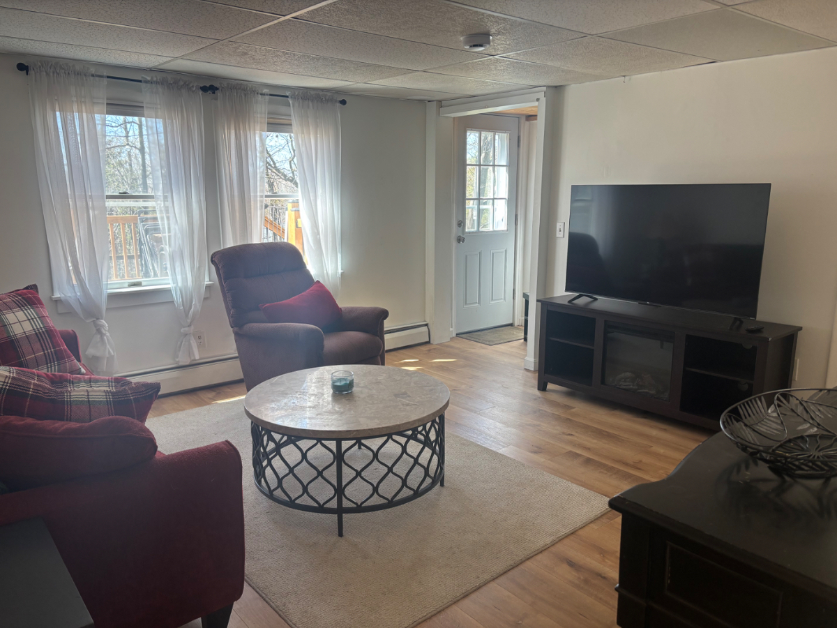 2 bedroom apartment - residential neighborhood - Photo 2