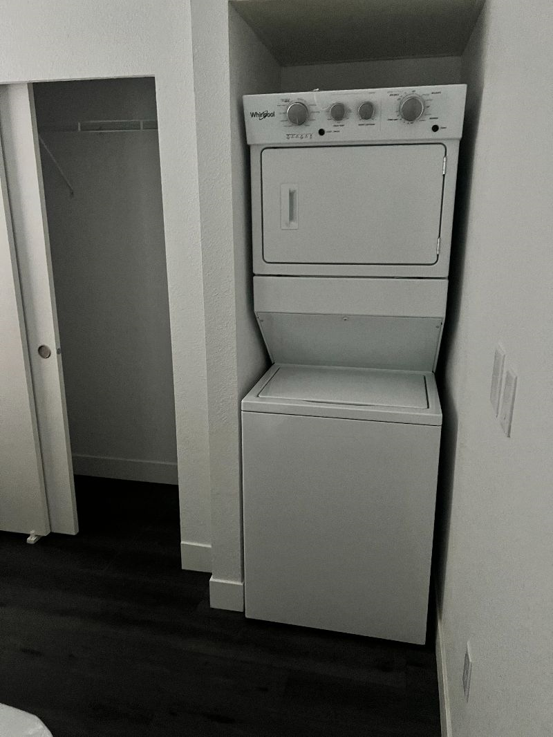Cozy 1 Bedroom Newly Built Home - Photo 2