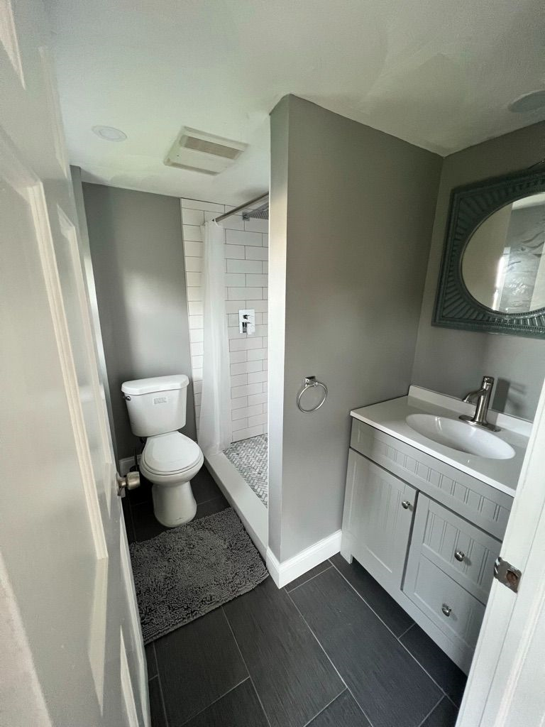 Private 1 bed 1 bath apartment with parking - Photo 2