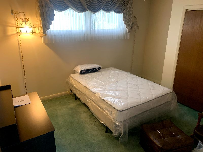 Newly Furnished House Spacious Convenient and Steps Away from UHS Hospitals - Photo 6