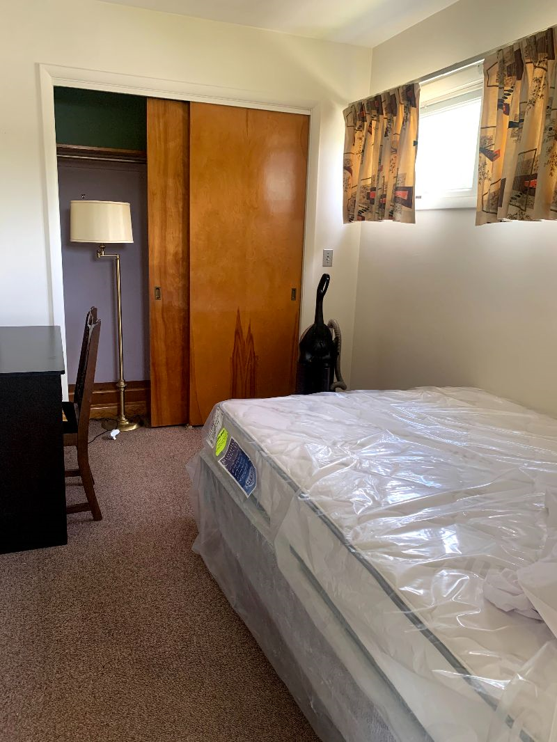 Newly Furnished House Spacious Convenient and Steps Away from UHS Hospitals - Photo 7