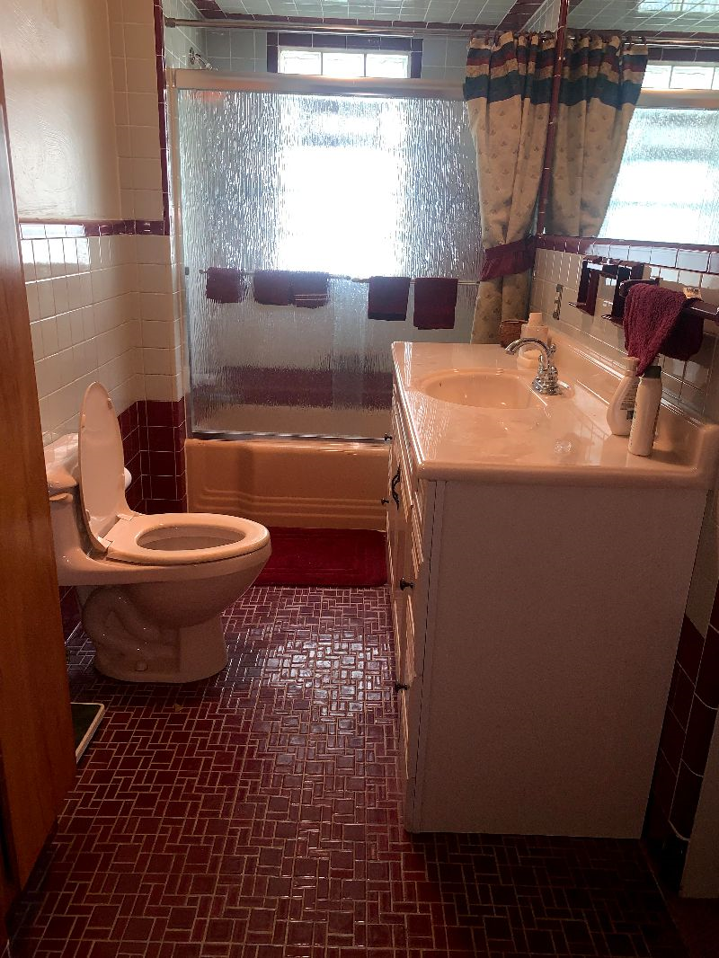 Newly Furnished House Spacious Convenient and Steps Away from UHS Hospitals - Photo 3