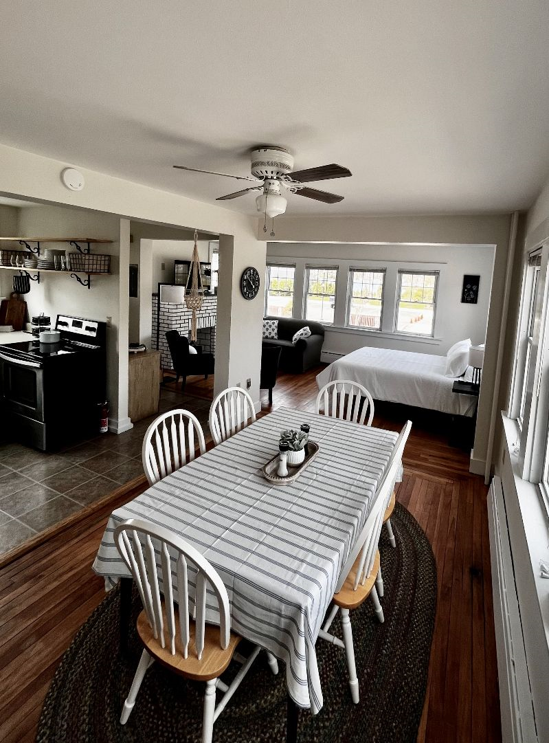 Large Studio by the Lake - Photo 3