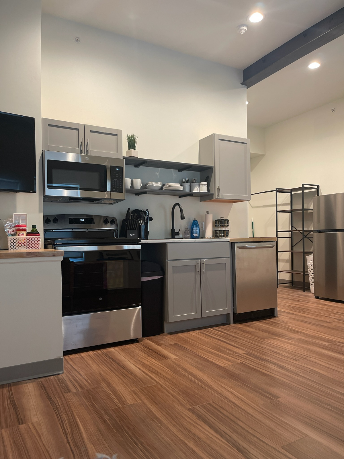 1 Bed, 1 Bath - Photo 2