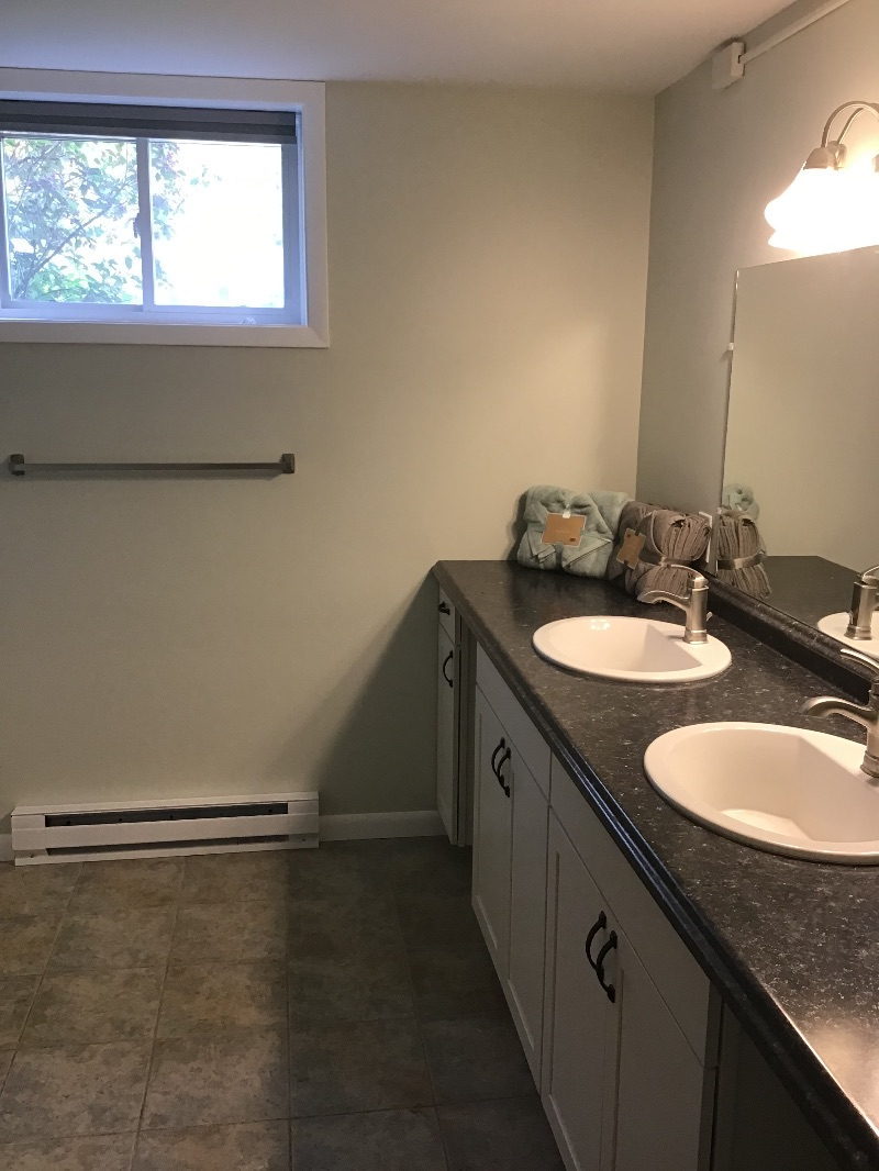 Lovely one bedroom studio near UVMC, lake and art district - Photo 6
