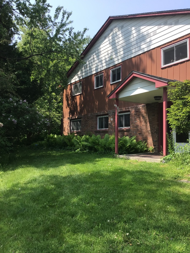 Lovely one bedroom studio near UVMC, lake and art district - Photo 12