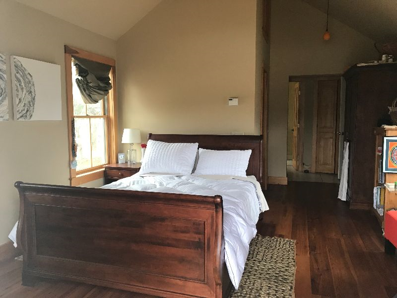 Serene Country Farmhouse Private Suite Tempurpedic Bed - Photo 1