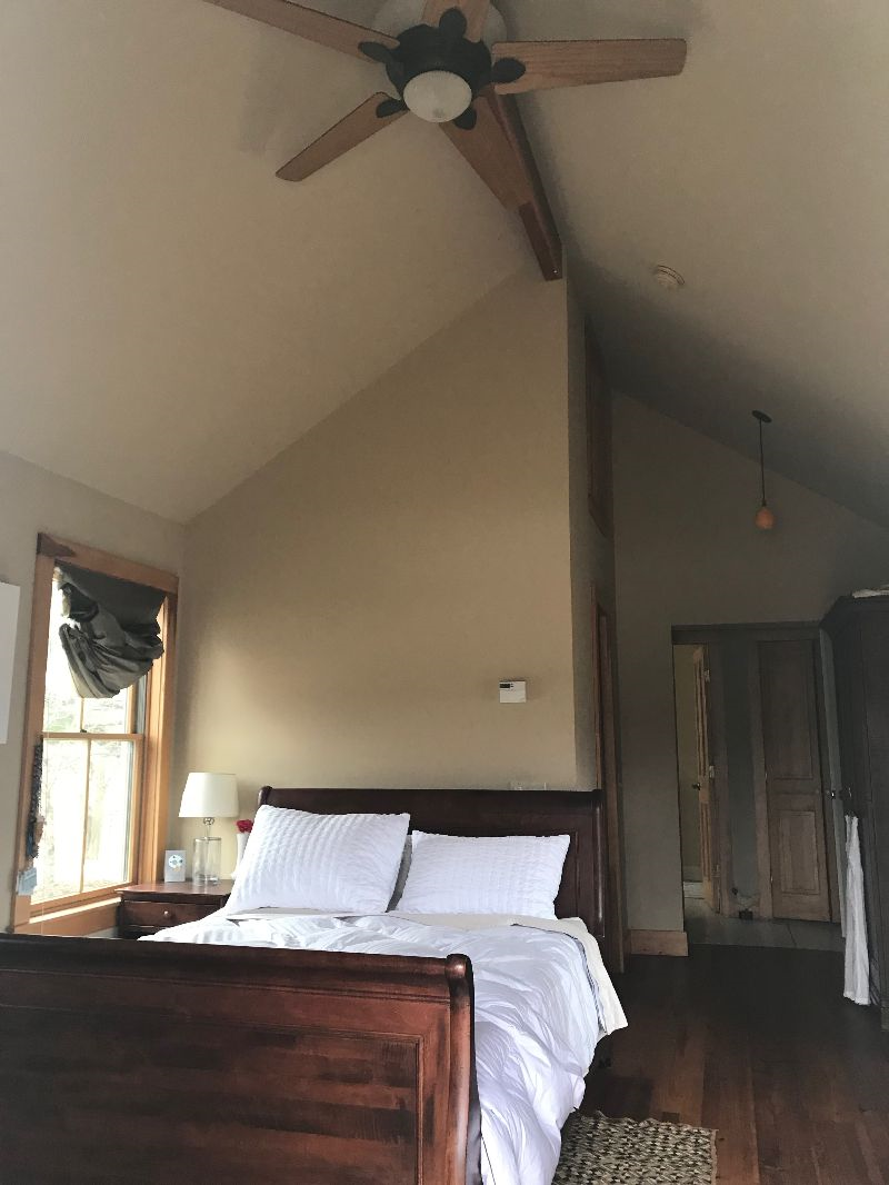 Serene Country Farmhouse Private Suite Tempurpedic Bed - Photo 2