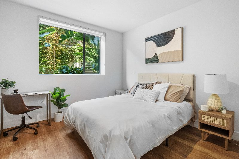 Bright 1BR with Private Patio near DTLA | Free Parking - Photo 5