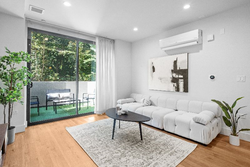 Bright 1BR with Private Patio near DTLA | Free Parking - Photo 1