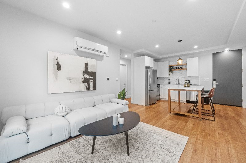 Bright 1BR with Private Patio near DTLA | Free Parking - Photo 4