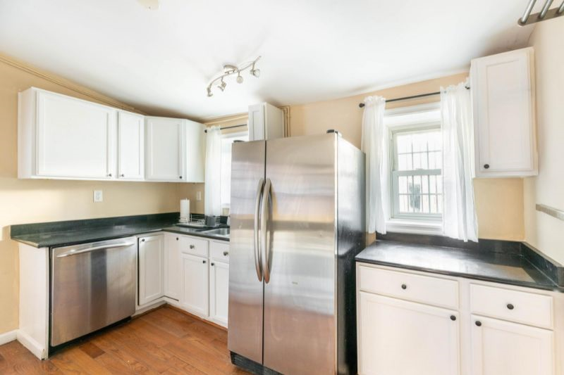 Queen Room in U-Street Corridor 1585 D