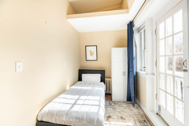 Twin Room in U-Street Corridor 1585 E