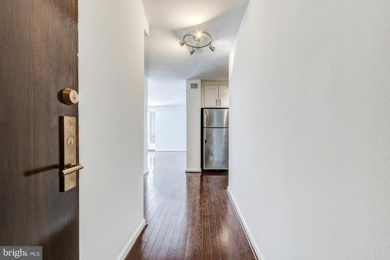 Waterfront Oasis Luxury Condo with Easy Access to Everything - Photo 2