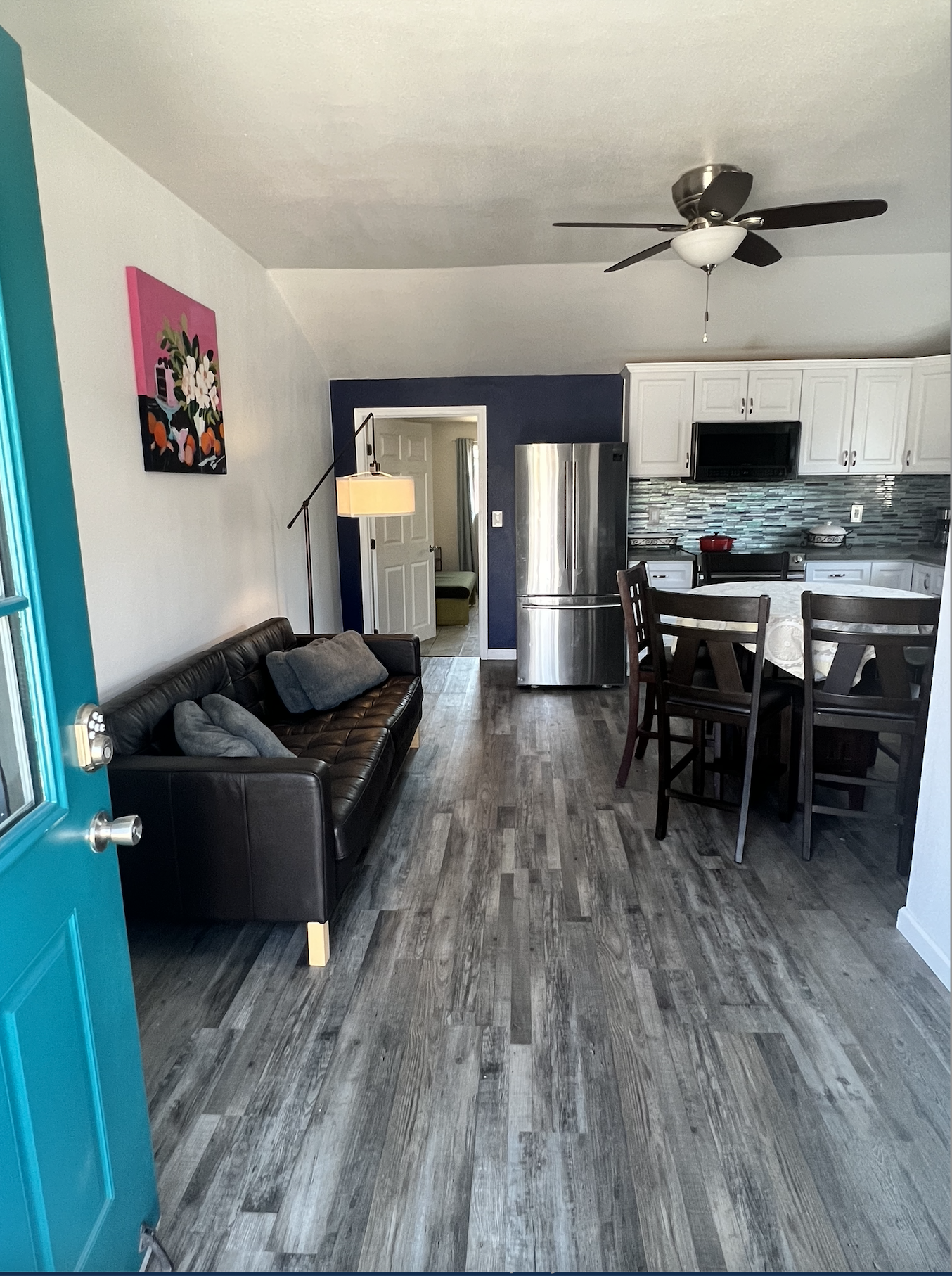 Entire 1 bedroom Cottage in East Foothills - Photo 3