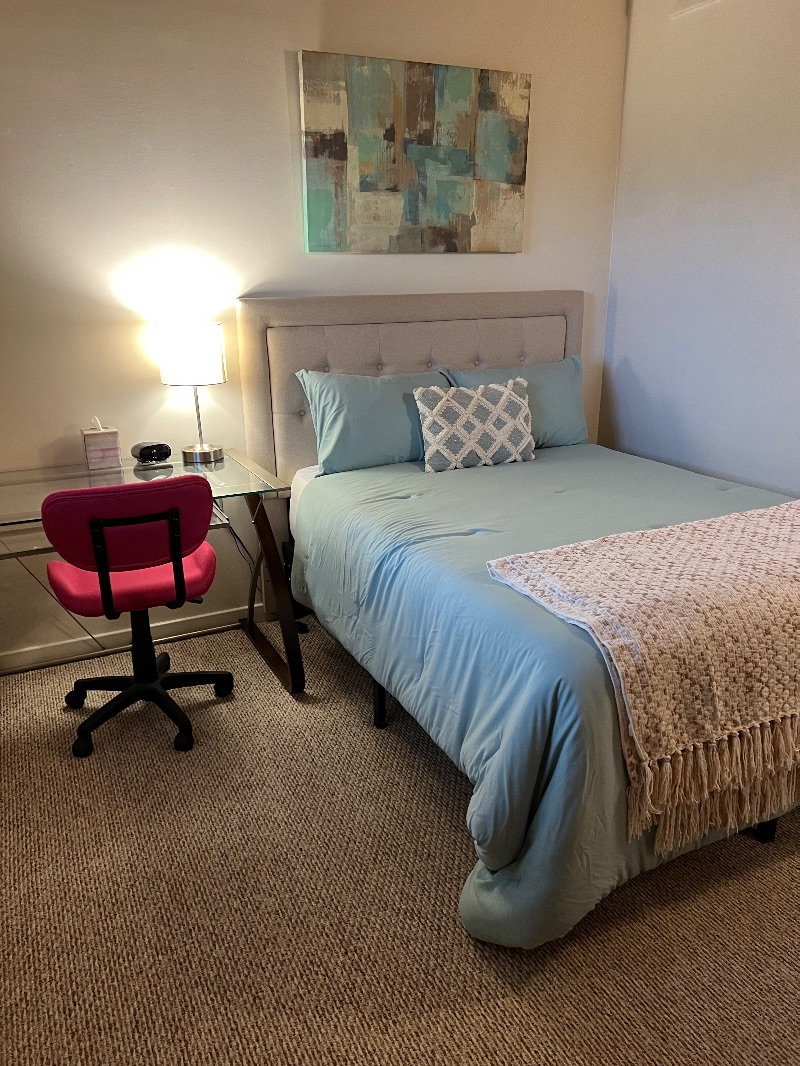 Great place Great location Charming 2 bedroom in quiet and nice neighborhood. All conveniences near - Photo 5