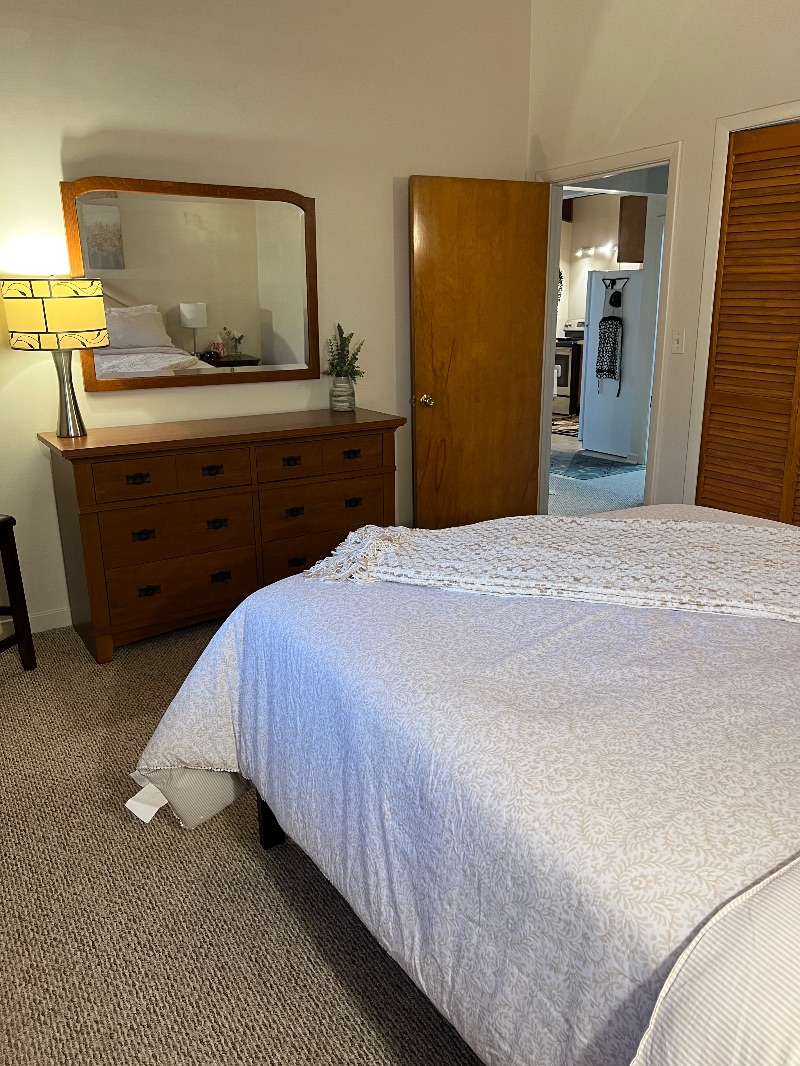 Great place Great location  Charming 2 bedroom in quiet and nice neighborhood. All conveniences near - Photo 7