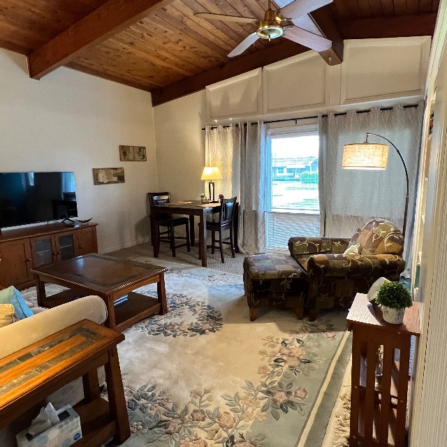 Great place Great location Charming 2 bedroom in quiet and nice neighborhood. All conveniences near - Photo 1