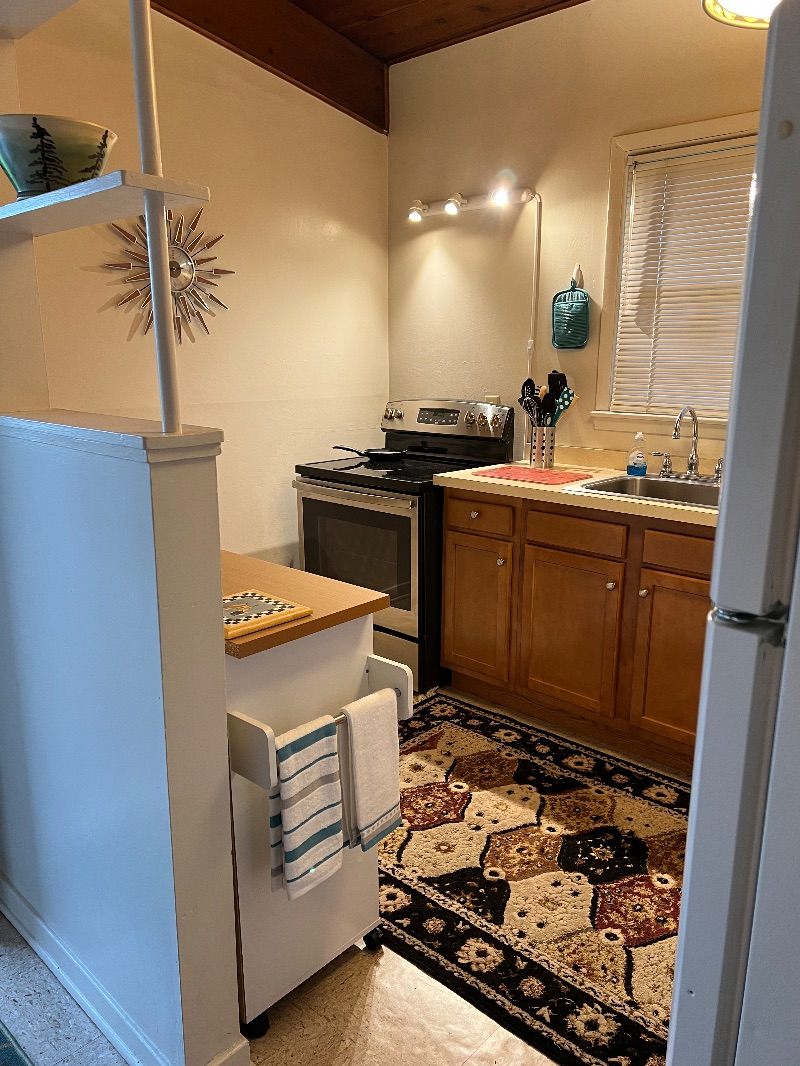 Great place Great location  Charming 2 bedroom in quiet and nice neighborhood. All conveniences near - Photo 10