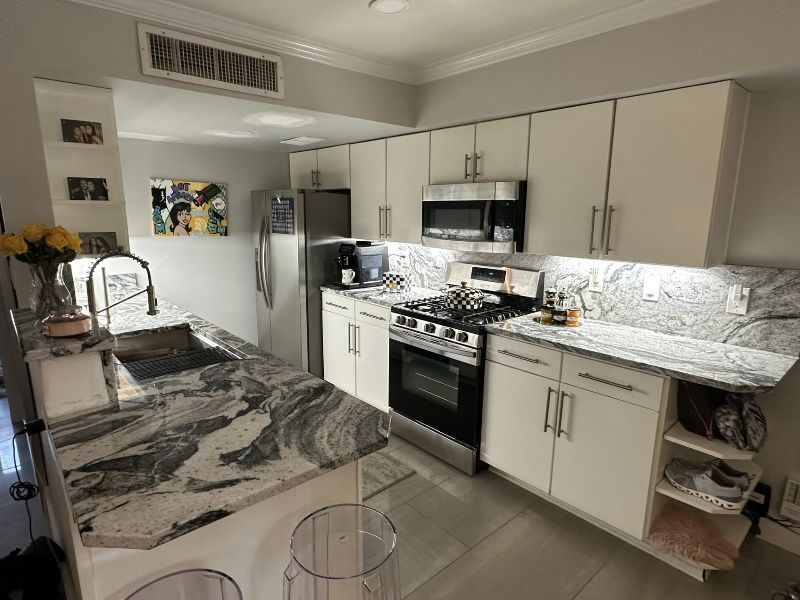 LOCATION LOCATION LOCATION Spacious Designer Condo near University of Kentucky Medical Center with A - Photo 4