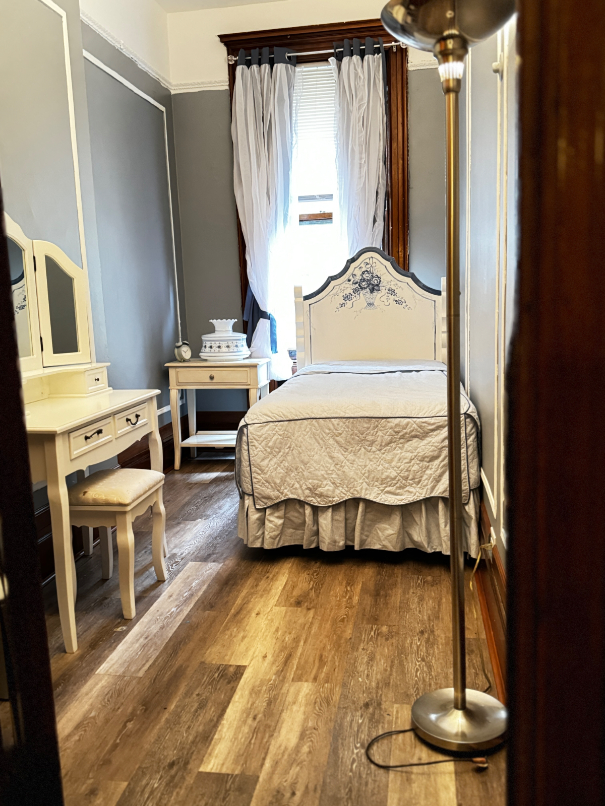 Nina Simone Rm in BROWNSTONE - UTILITIES INC